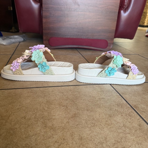 WOW....KURT GEIGER LONDON ORSON FLOWER SANDAL SZ 8.5(US). 39(EU) Orig. $260 - Picture 6 of 14